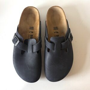 Birkenstock Boston Oiled Leather Clogs - Black